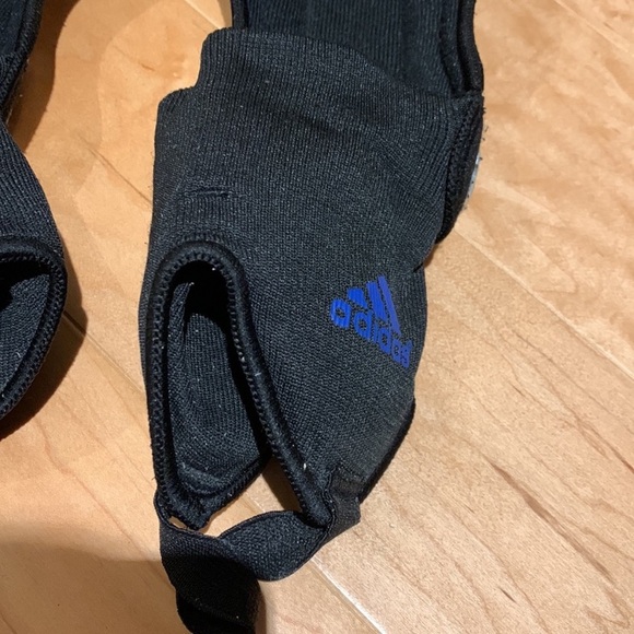 ✏️🆓 with $20+ purchase Adidas Soccer Shin Pads - Men’s size L - Picture 9 of 15